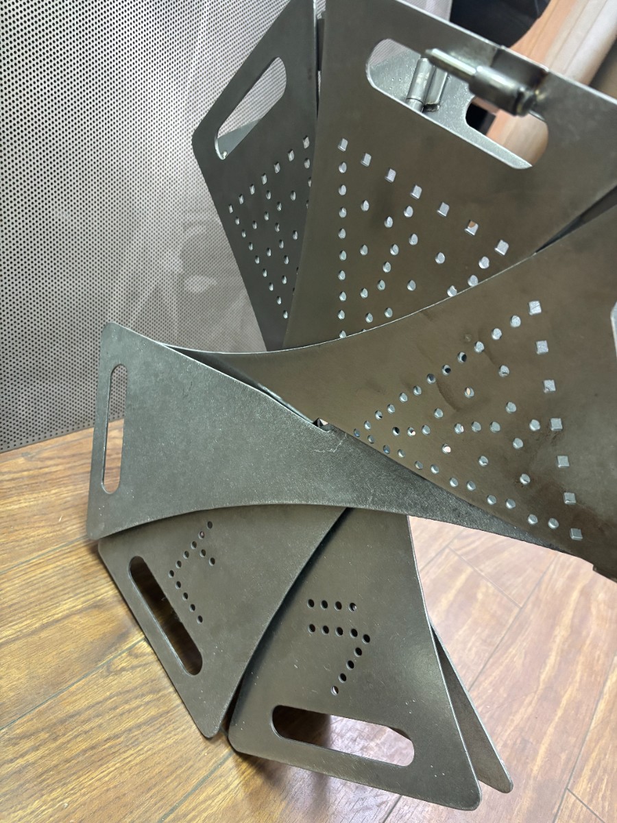 折りたためる焚き火台